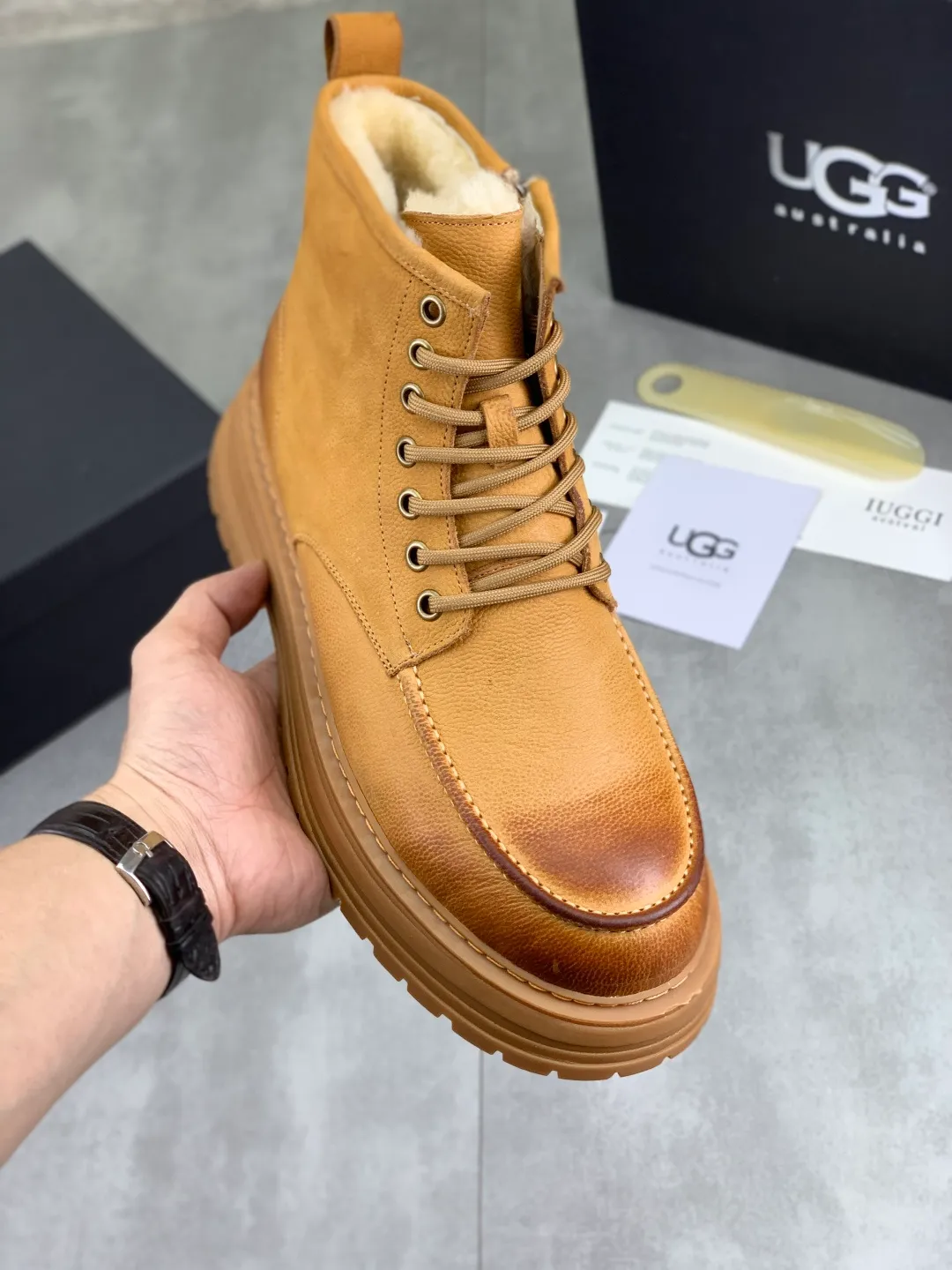 Men's men's shoes 💰P660 New arrival 🆕🆕🆕 IUGGI Men's British retro Martin boots Winter new men's outdoor hiking boots First layer of cowhide on the outside and wool on the inside Comfortable and warm Rubber sole sole Non-slip and firm Trendy and fashionable Casual and versatile Size: 38-44 (45 customized) Color: three colors